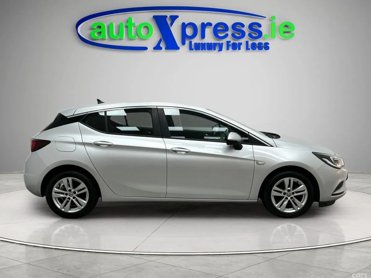 Vauxhall Astra Hatchback, Diesel, 2017, Silver