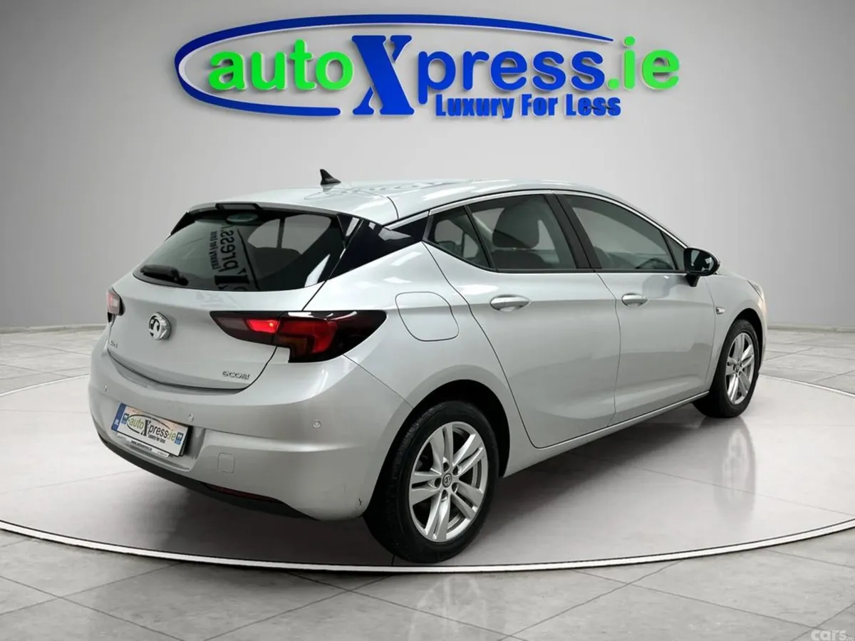 Vauxhall Astra Hatchback, Diesel, 2017, Silver