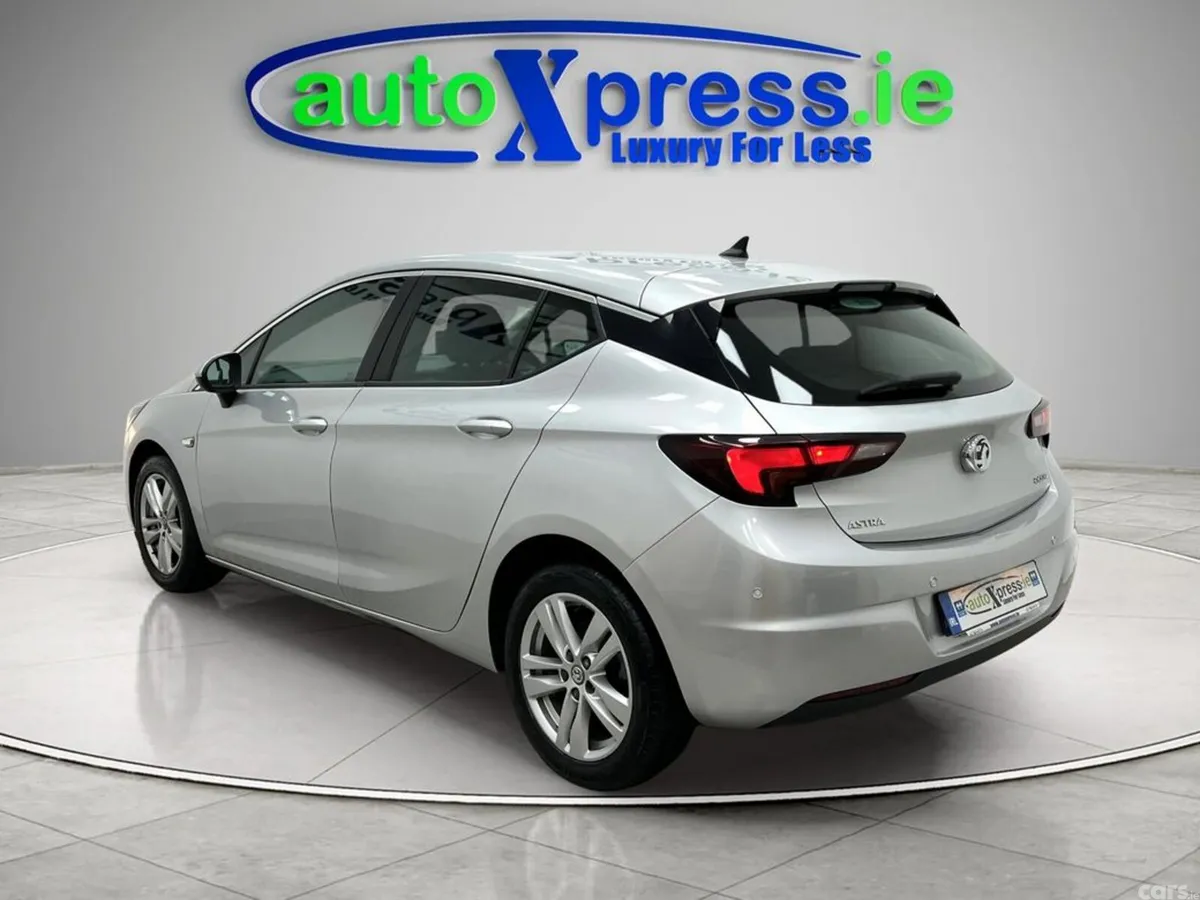 Vauxhall Astra Hatchback, Diesel, 2017, Silver