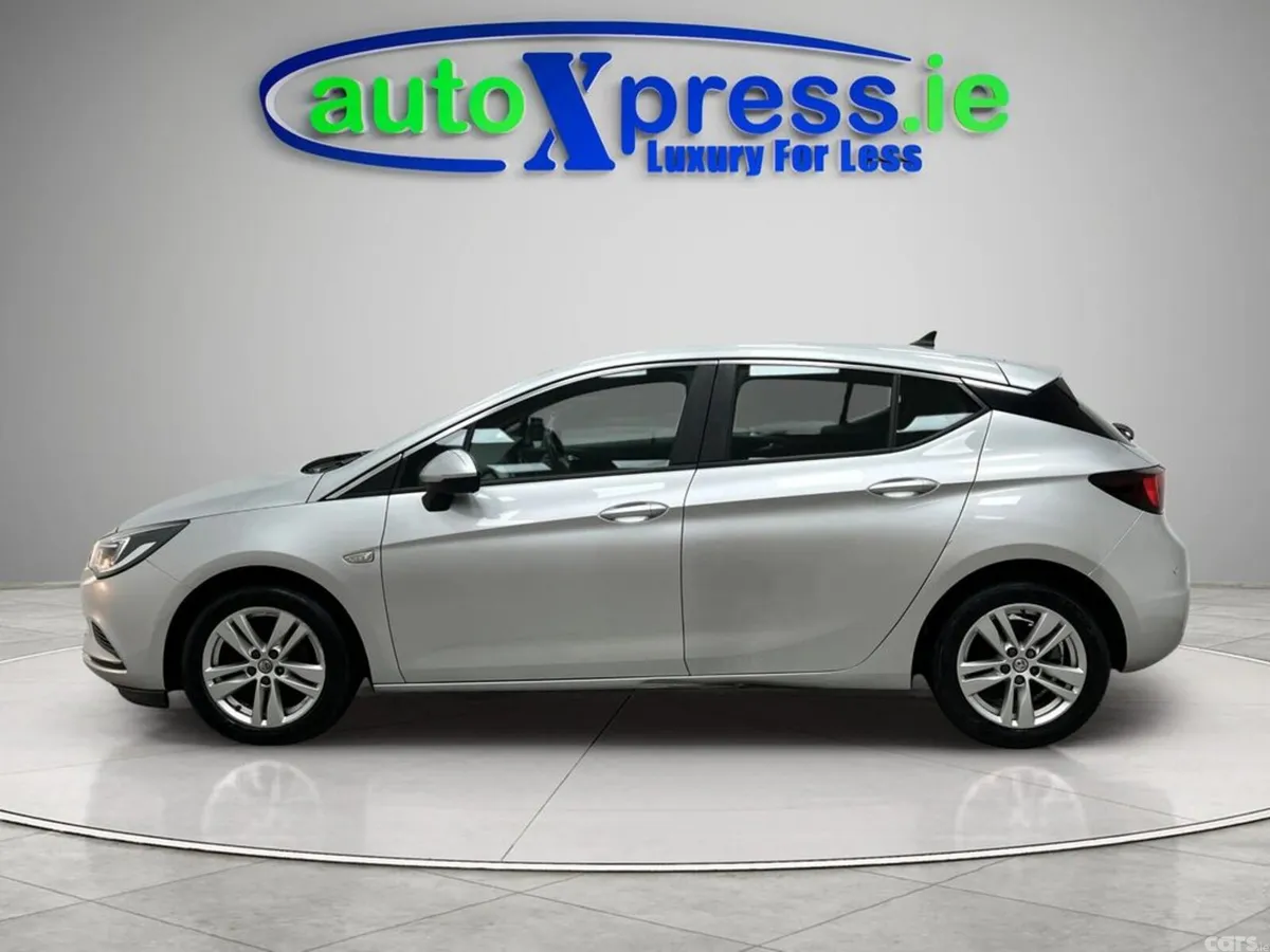 Vauxhall Astra Hatchback, Diesel, 2017, Silver