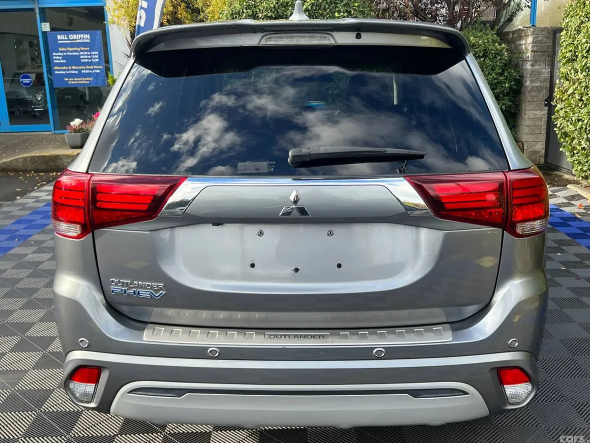 Mitsubishi Outlander SUV, Petrol Plug-in Hybrid, 2019, Grey