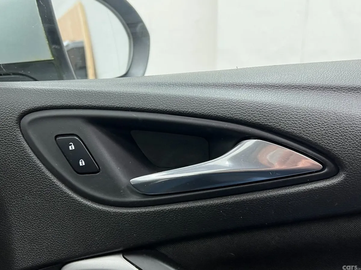 Vauxhall Astra Hatchback, Diesel, 2017, Silver