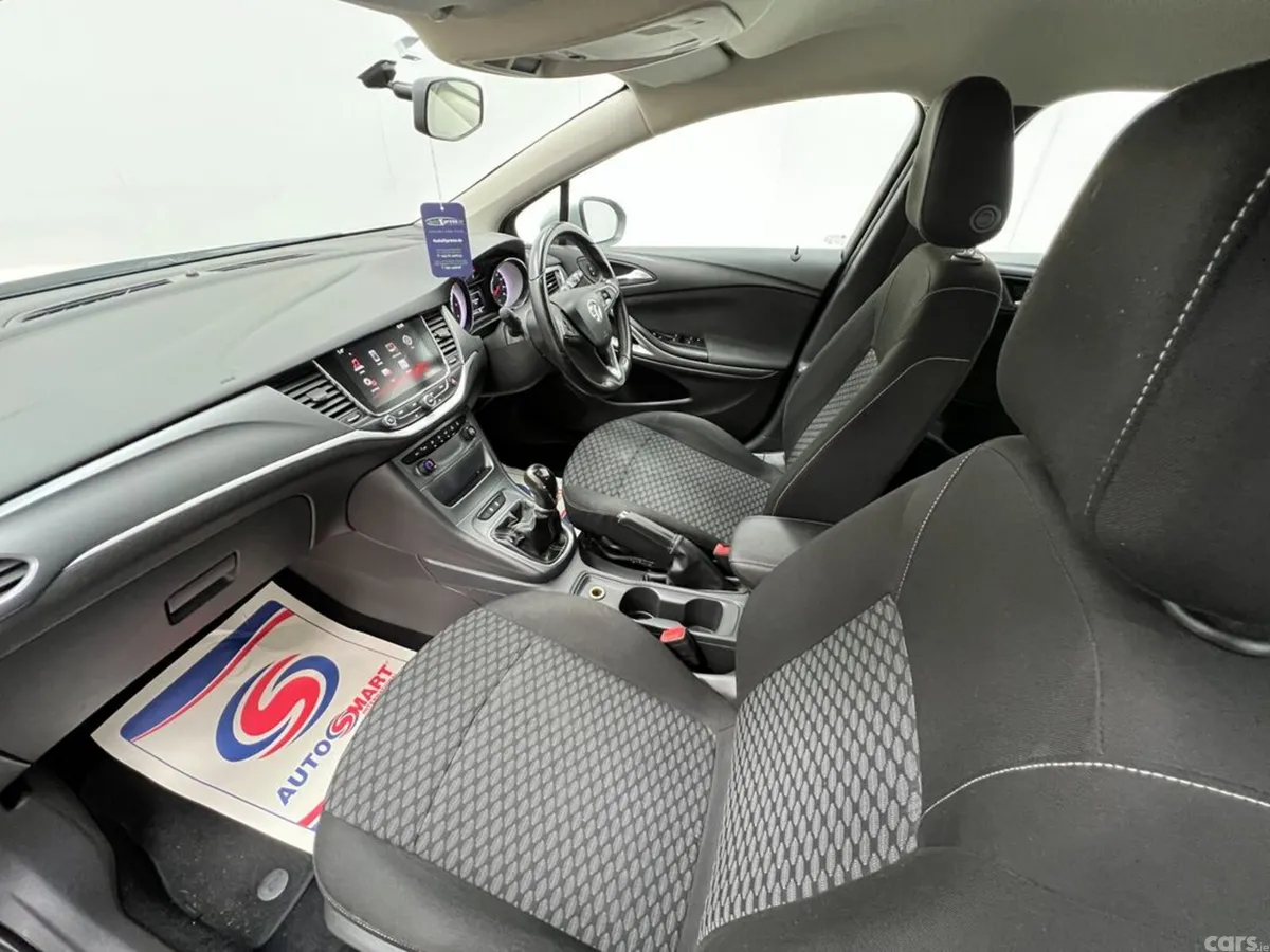 Vauxhall Astra Hatchback, Diesel, 2017, Silver