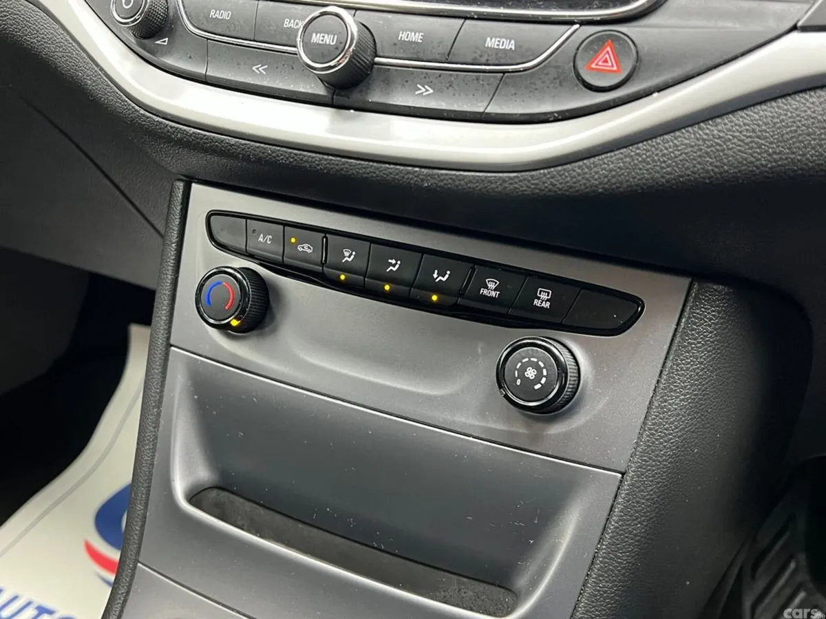 Vauxhall Astra Hatchback, Diesel, 2017, Silver