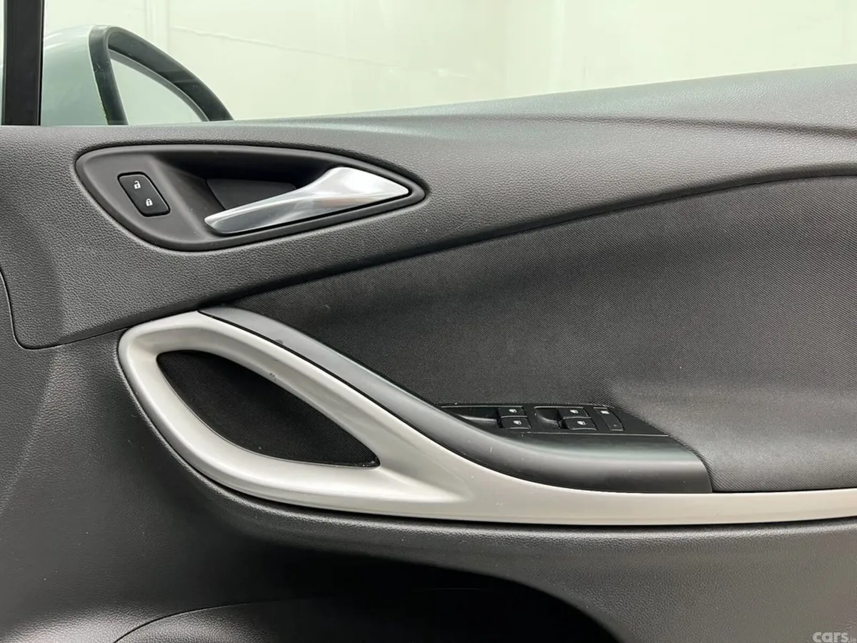 Vauxhall Astra Hatchback, Diesel, 2017, Silver