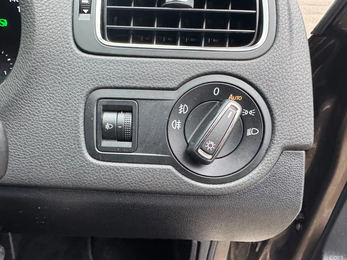 Volkswagen Polo Hatchback, Petrol, 2014, Brown