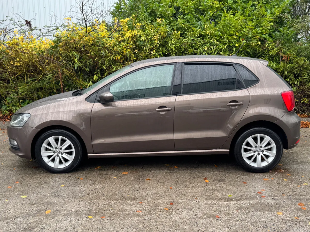 Volkswagen Polo Hatchback, Petrol, 2014, Brown