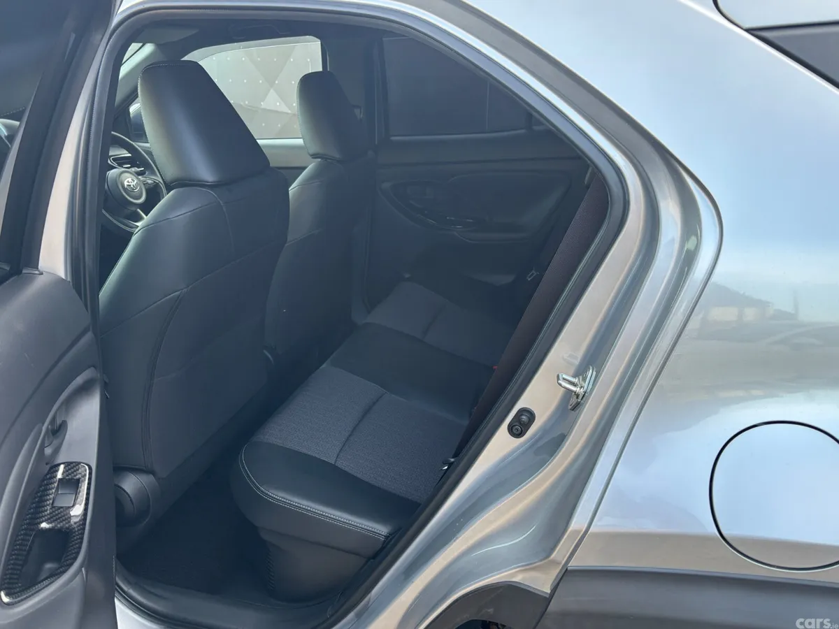 Toyota Yaris Cross Estate, Petrol Hybrid, 2022, Silver