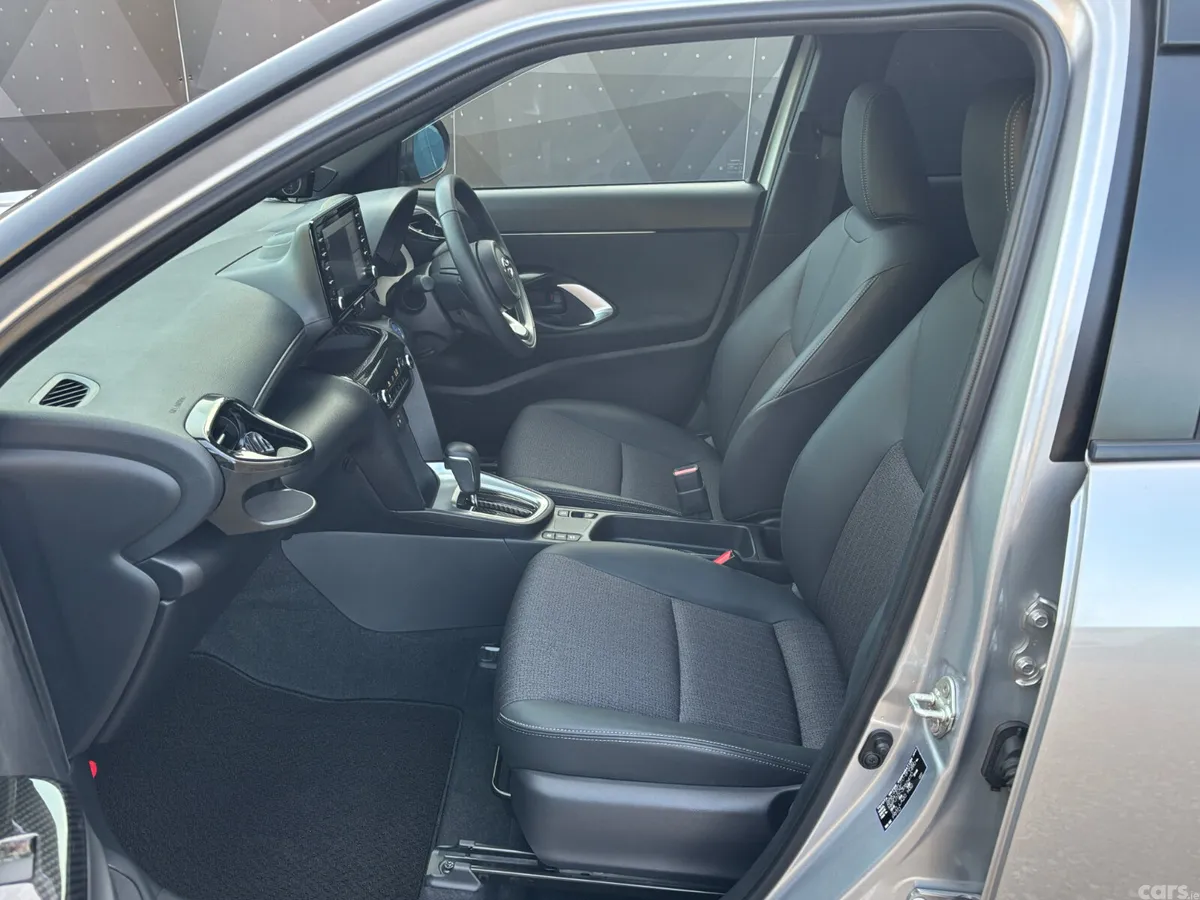 Toyota Yaris Cross Estate, Petrol Hybrid, 2022, Silver