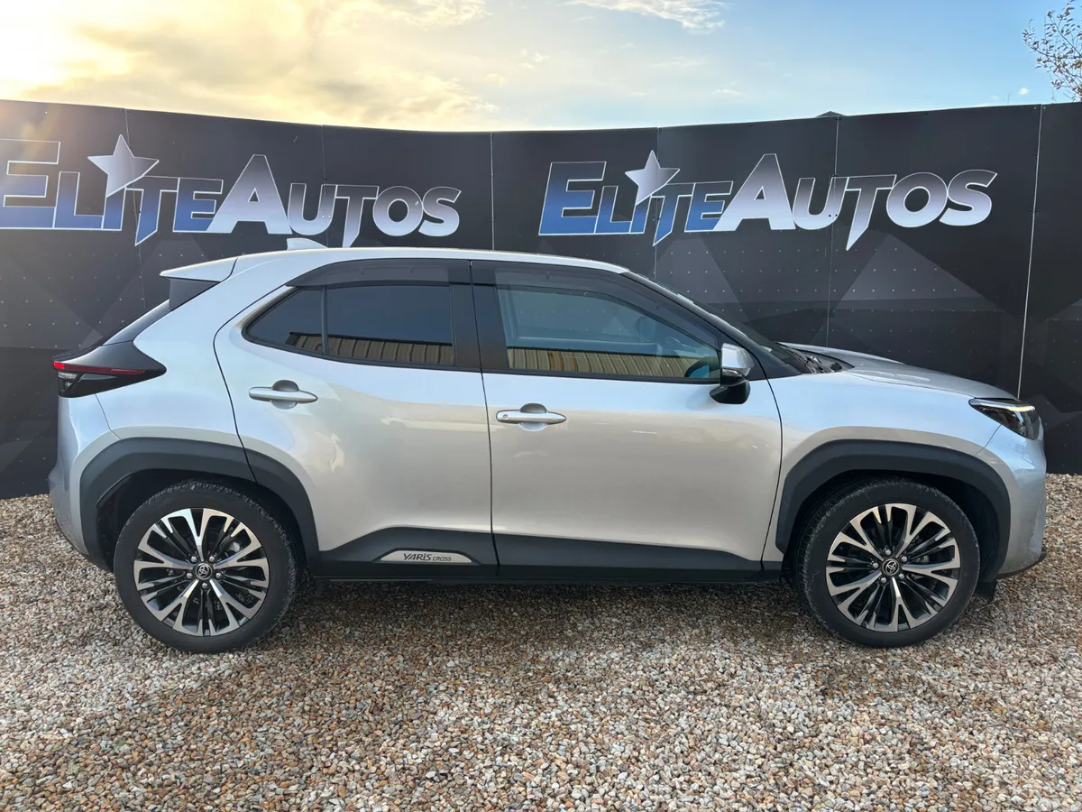 Toyota Yaris Cross Estate, Petrol Hybrid, 2022, Silver