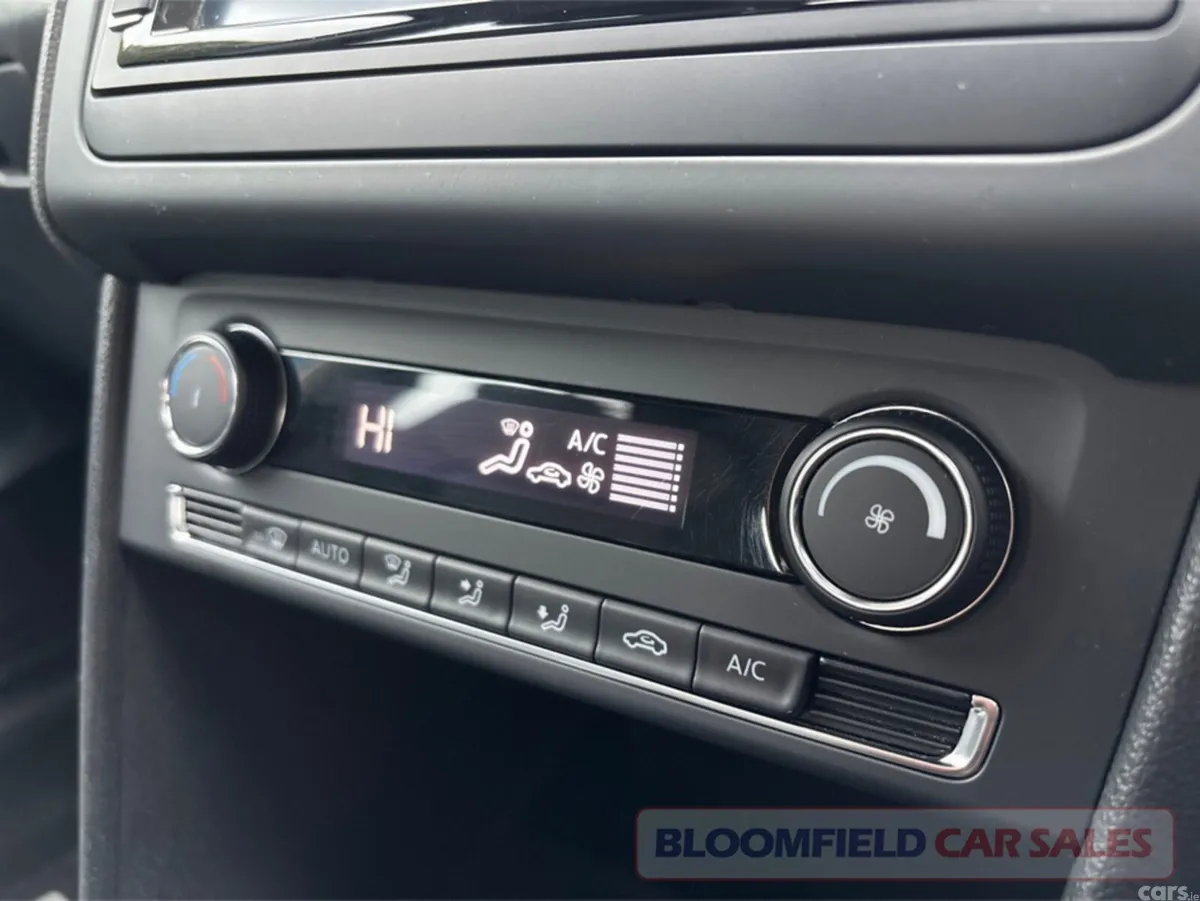 Volkswagen Polo Hatchback, Petrol, 2017, Blue