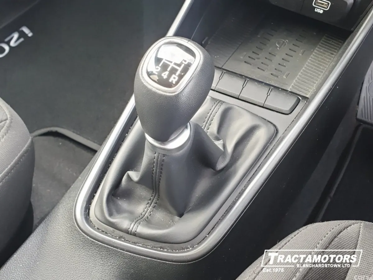 Hyundai i20 Hatchback, Petrol, 2024, Black