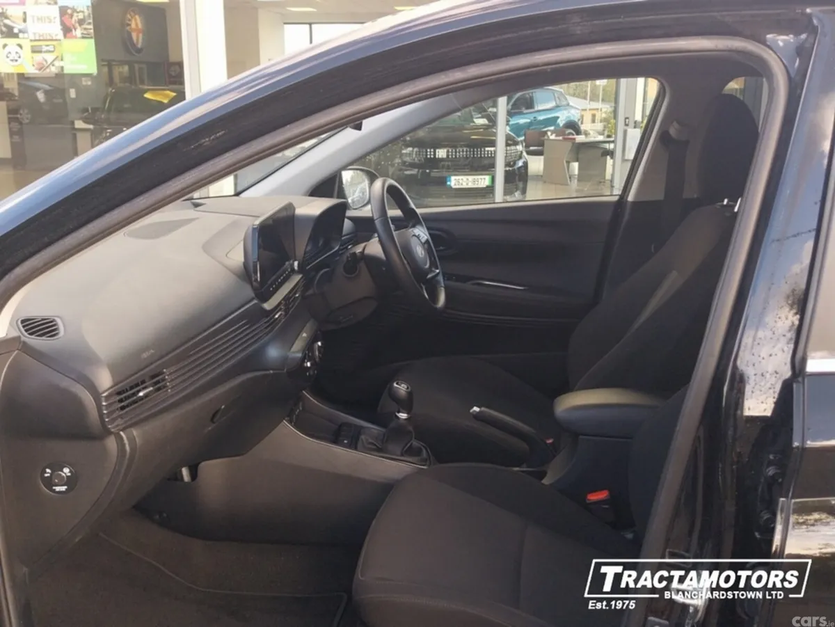 Hyundai i20 Hatchback, Petrol, 2024, Black
