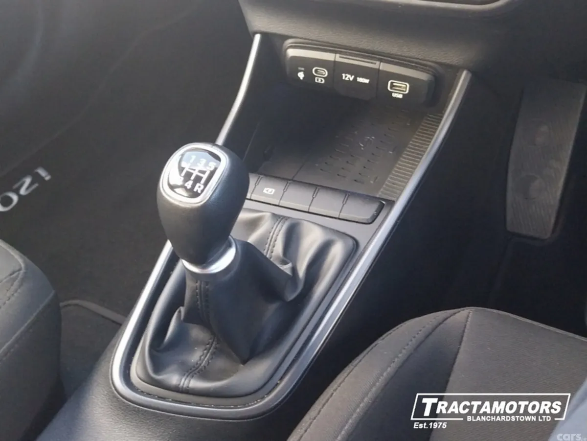 Hyundai i20 Hatchback, Petrol, 2024, Black
