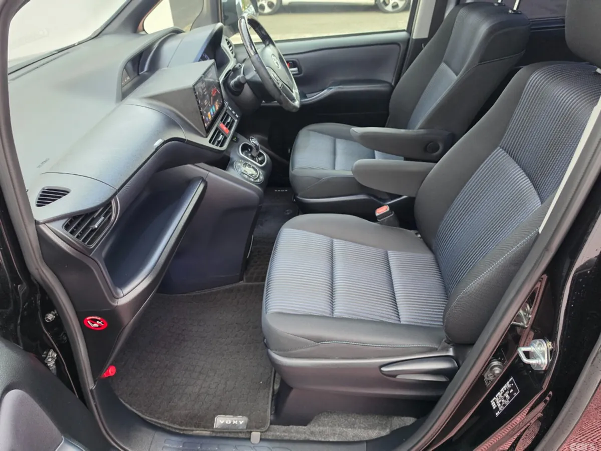 Toyota Voxy MPV, Petrol Hybrid, 2016, Black