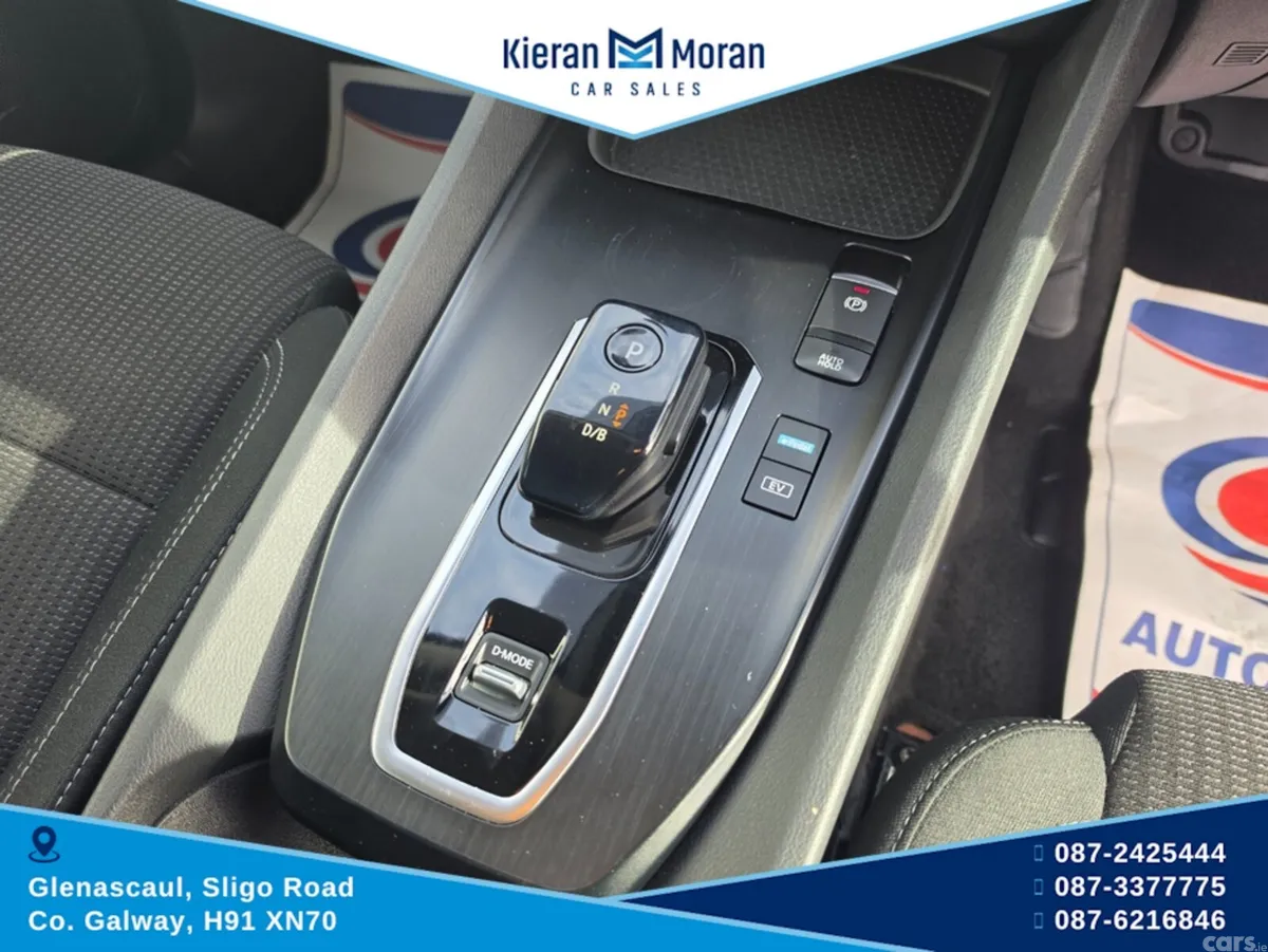 Nissan Qashqai MPV, Petrol, 2023, Red