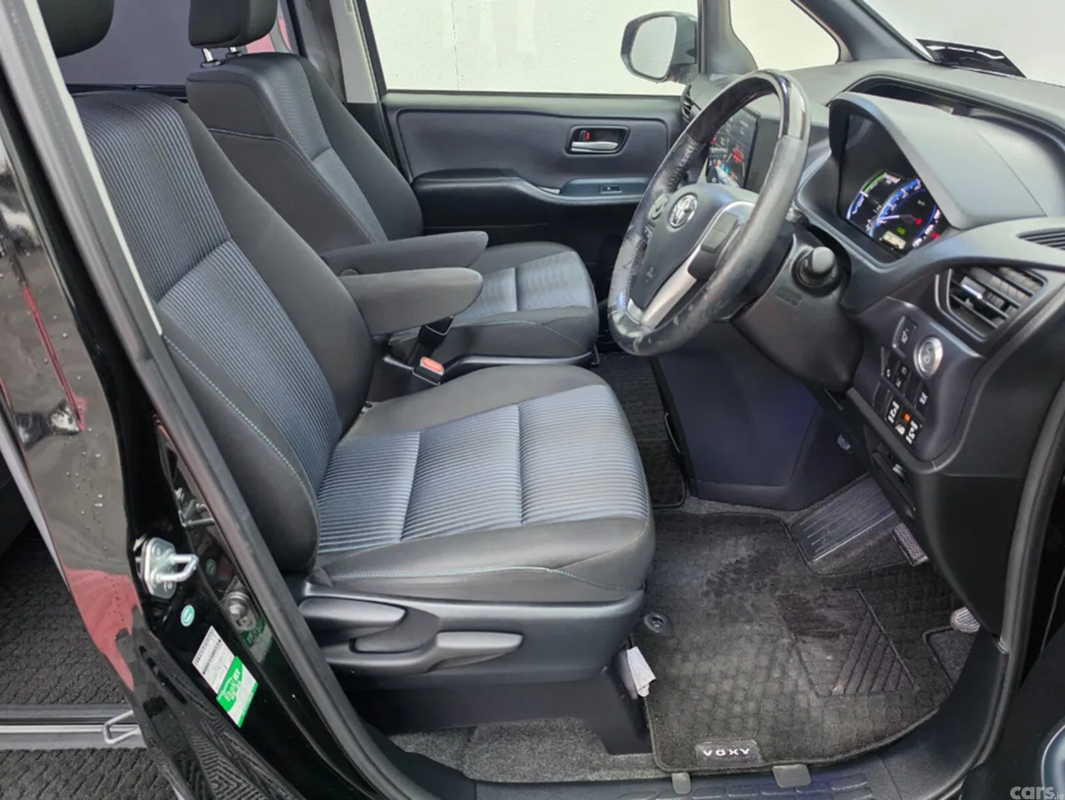 Toyota Voxy MPV, Petrol Hybrid, 2016, Black