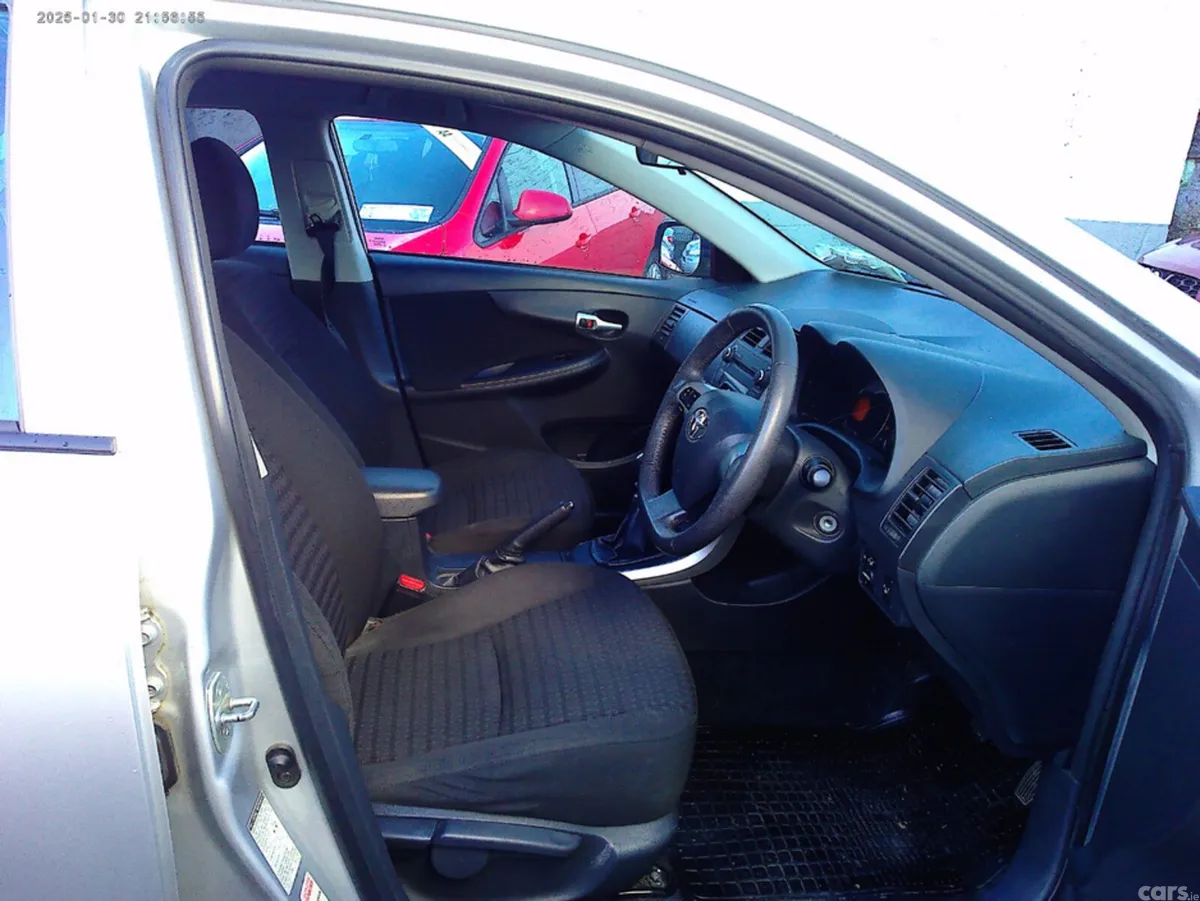 Toyota Corolla Saloon, Diesel, 2013, Silver