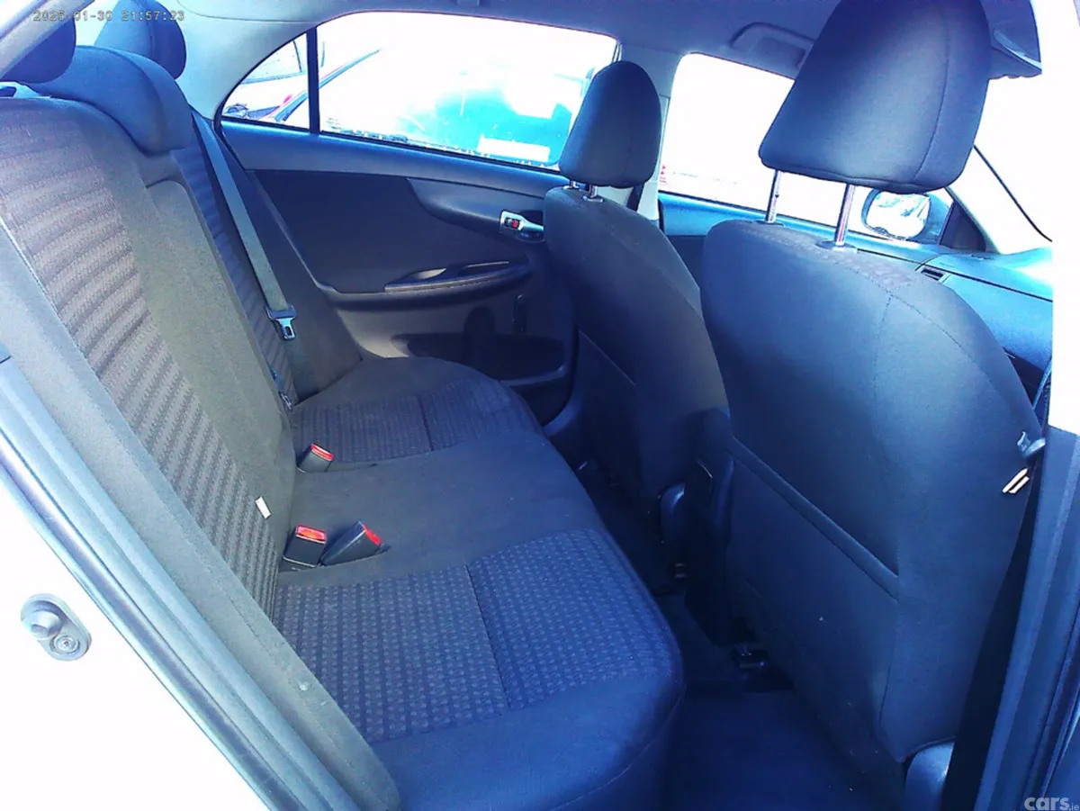 Toyota Corolla Saloon, Diesel, 2013, Silver