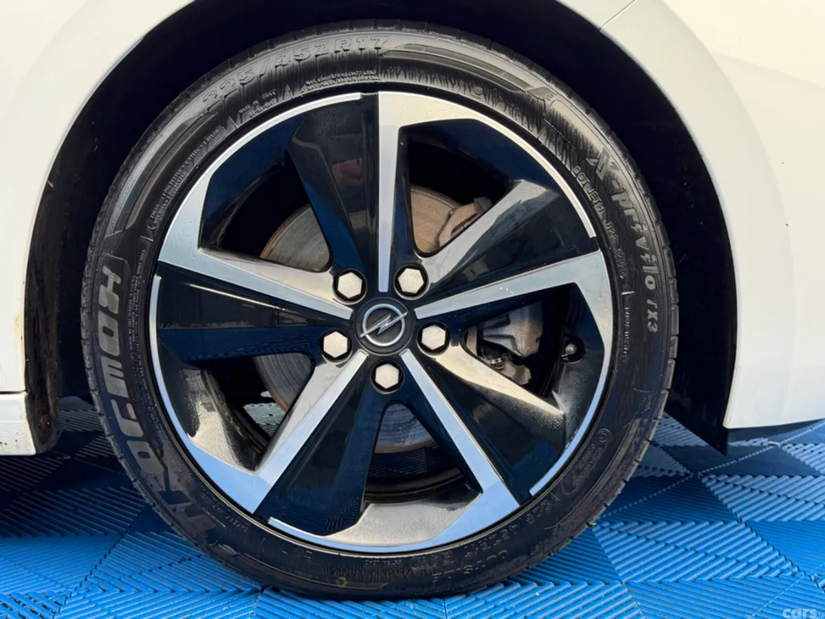 Opel Astra Hatchback, Diesel, 2022, White