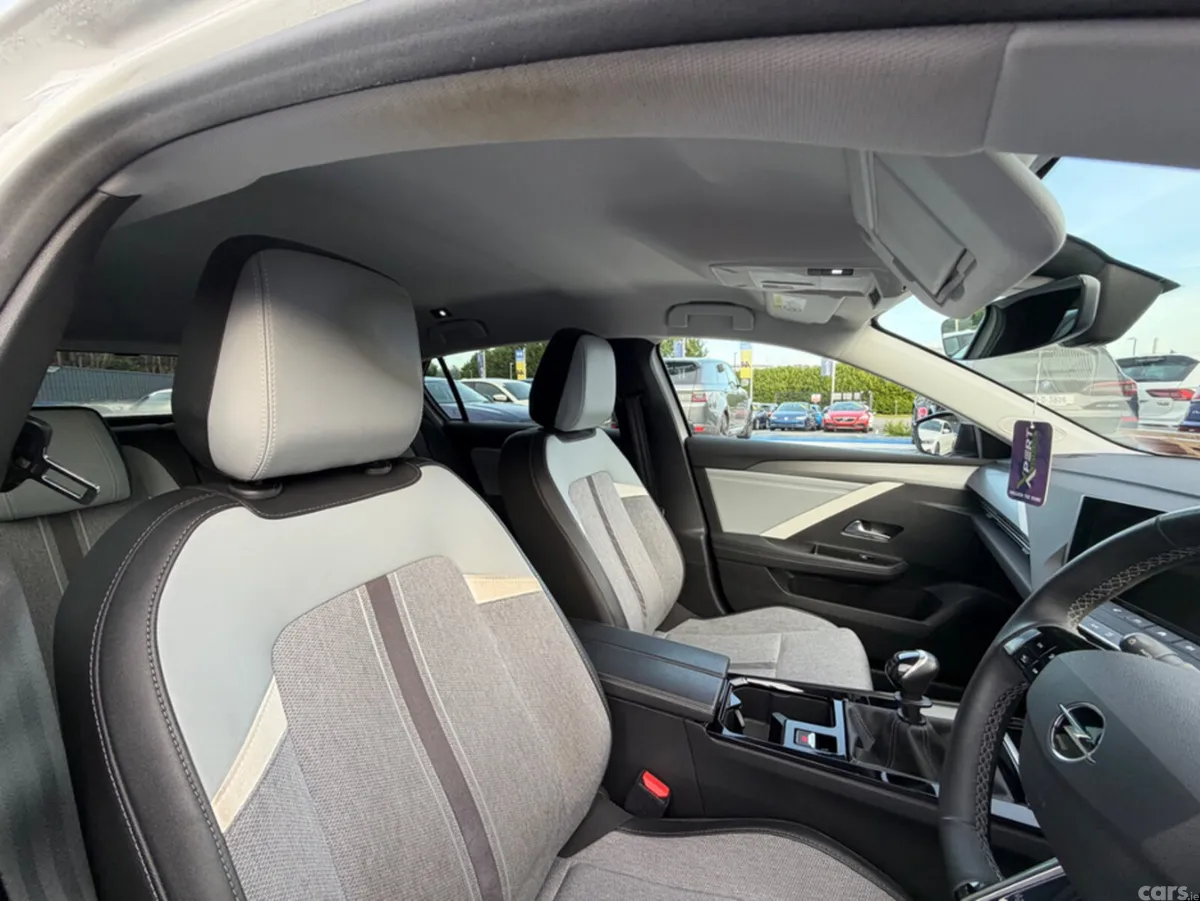 Opel Astra Hatchback, Diesel, 2022, White