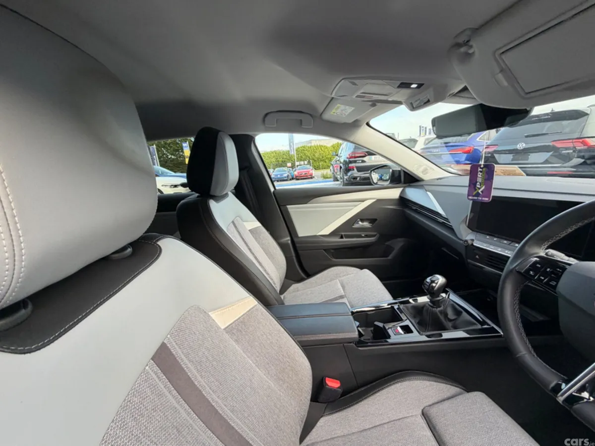 Opel Astra Hatchback, Diesel, 2022, White