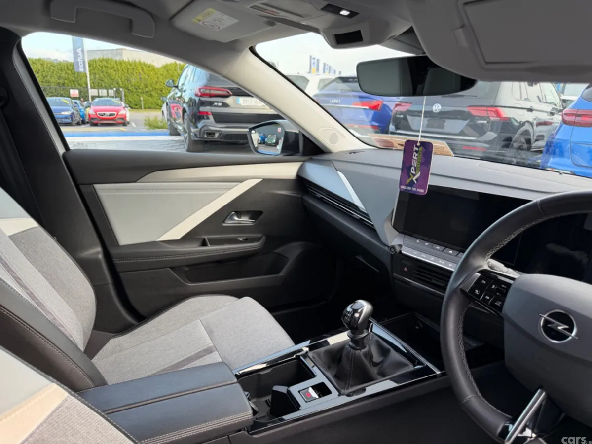 Opel Astra Hatchback, Diesel, 2022, White