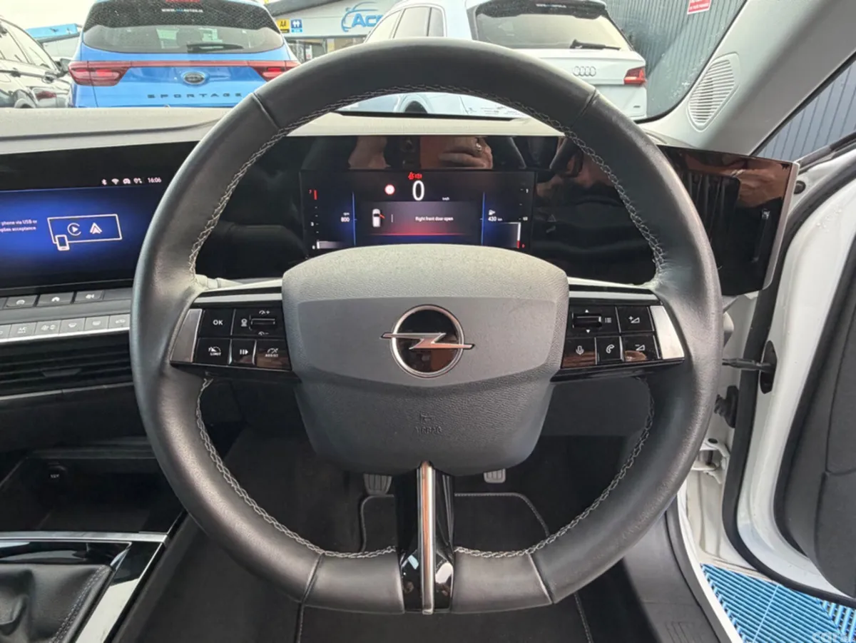Opel Astra Hatchback, Diesel, 2022, White