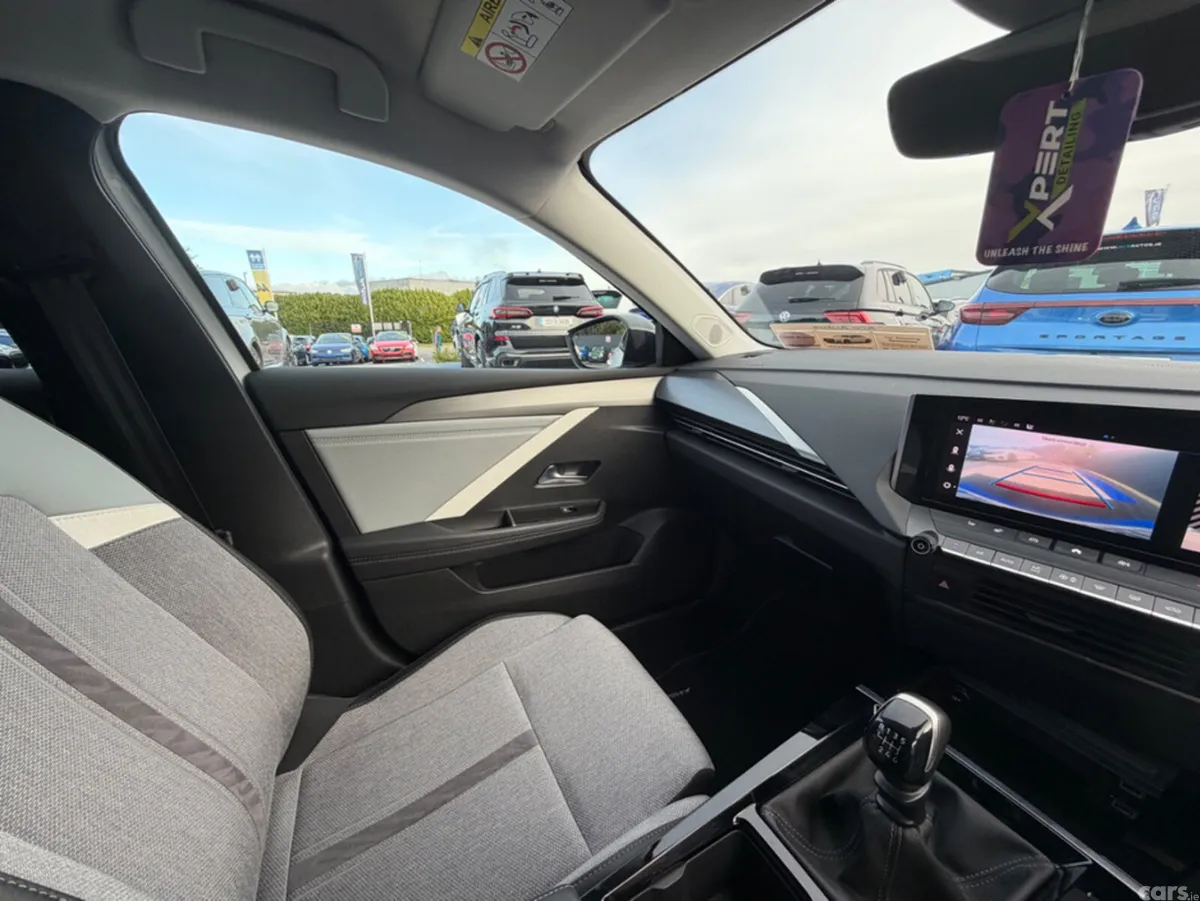 Opel Astra Hatchback, Diesel, 2022, White