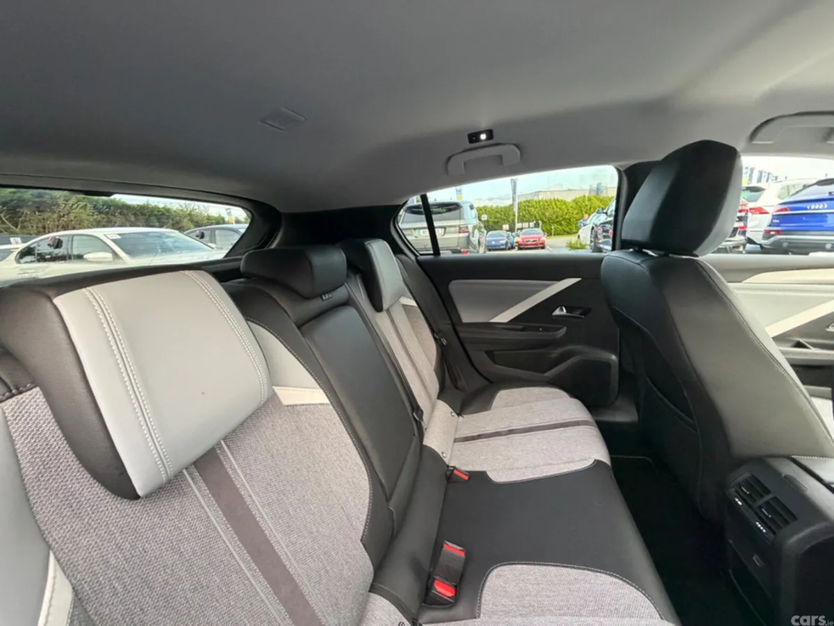 Opel Astra Hatchback, Diesel, 2022, White