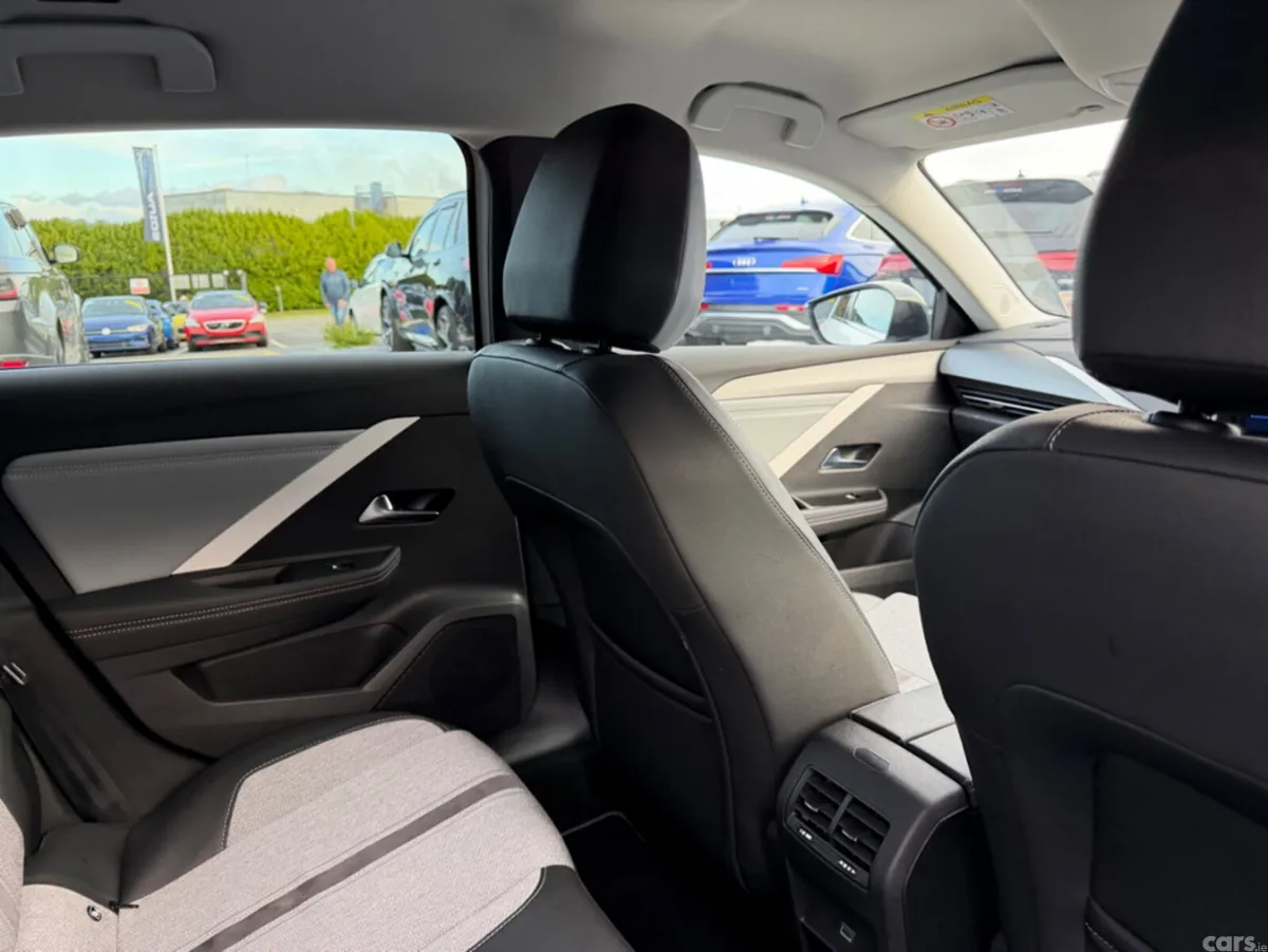 Opel Astra Hatchback, Diesel, 2022, White