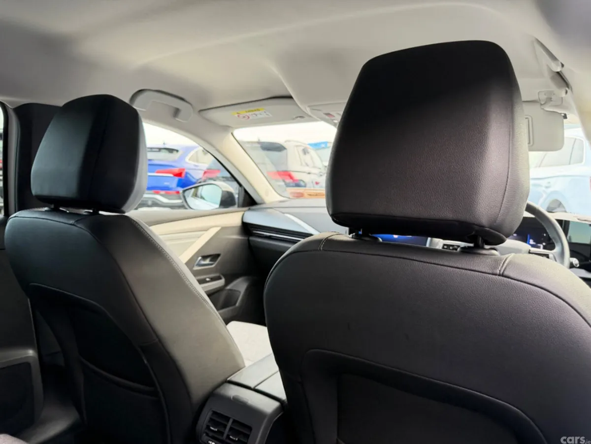 Opel Astra Hatchback, Diesel, 2022, White