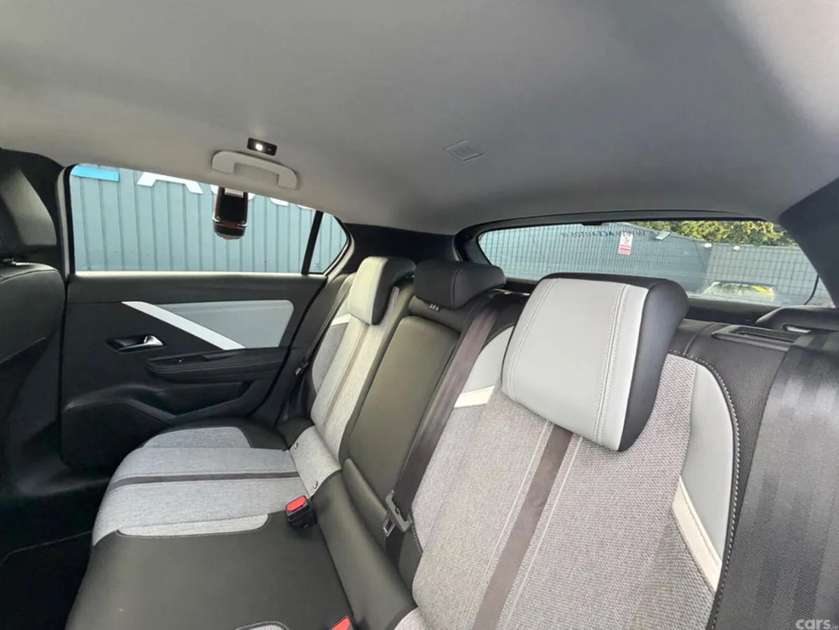Opel Astra Hatchback, Diesel, 2022, White