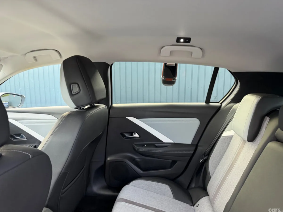 Opel Astra Hatchback, Diesel, 2022, White