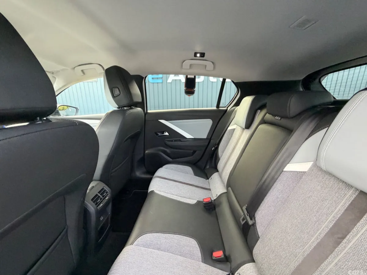 Opel Astra Hatchback, Diesel, 2022, White
