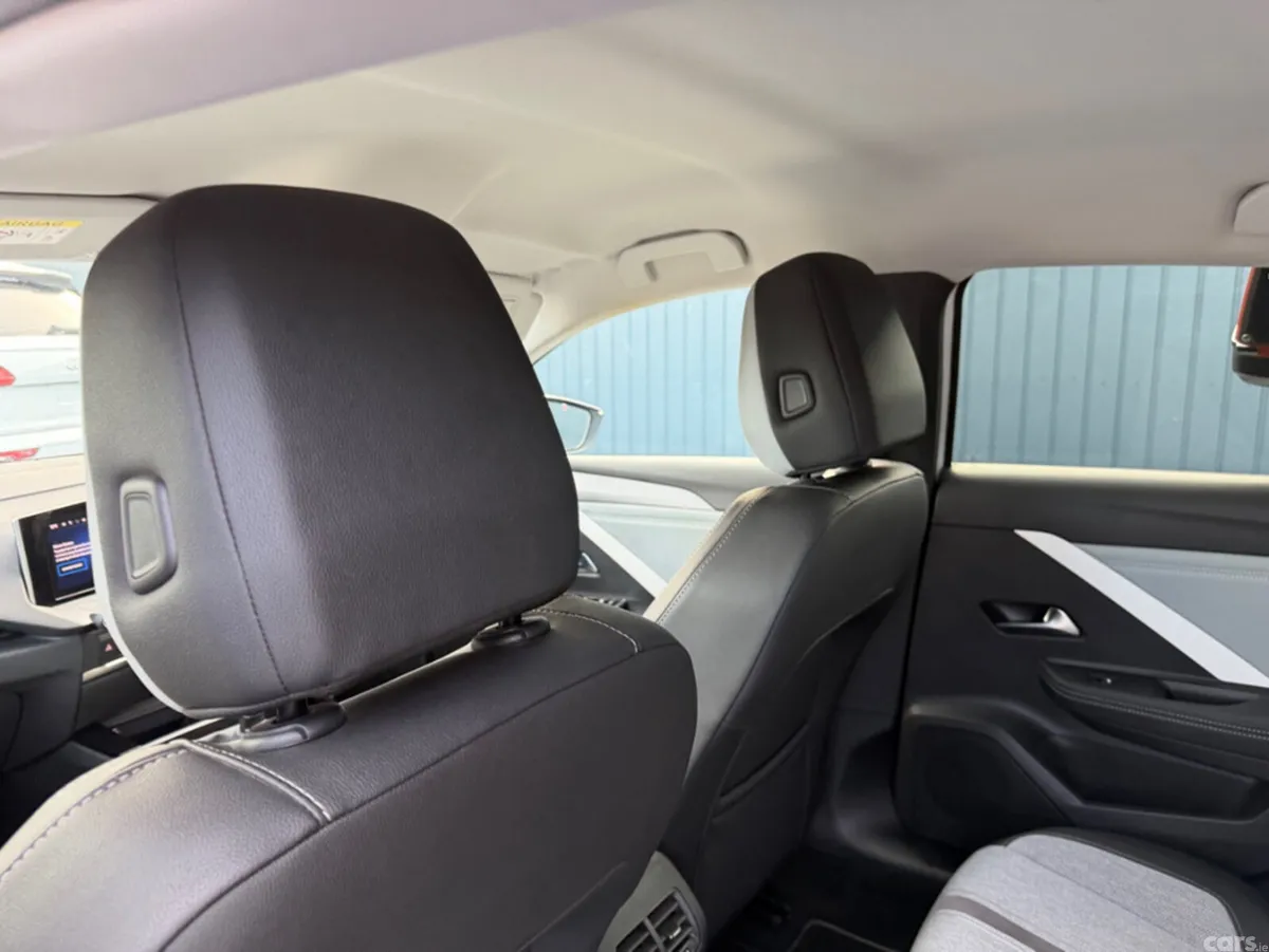 Opel Astra Hatchback, Diesel, 2022, White