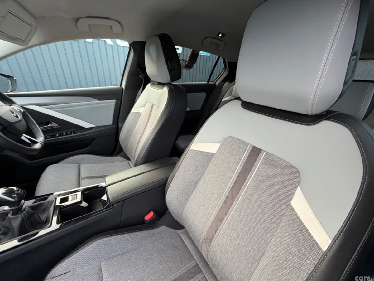 Opel Astra Hatchback, Diesel, 2022, White
