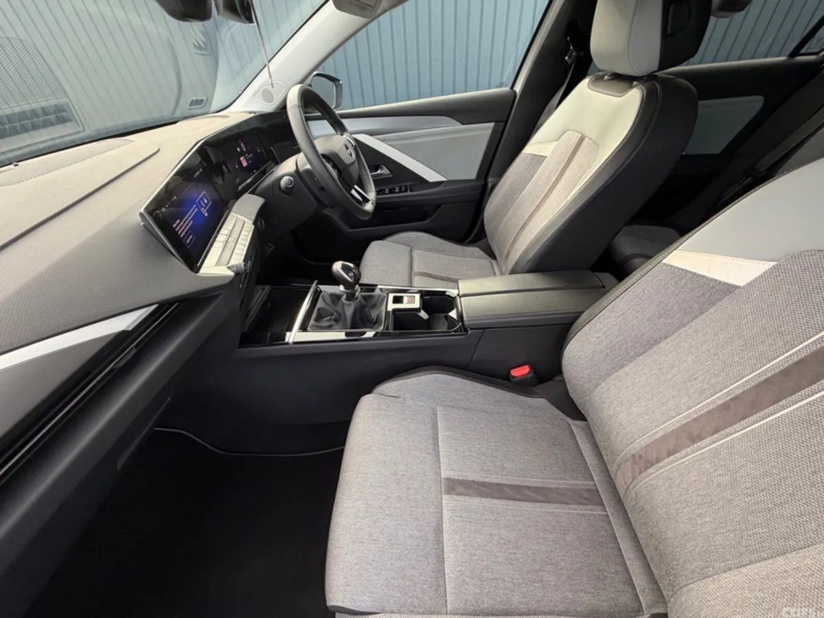Opel Astra Hatchback, Diesel, 2022, White