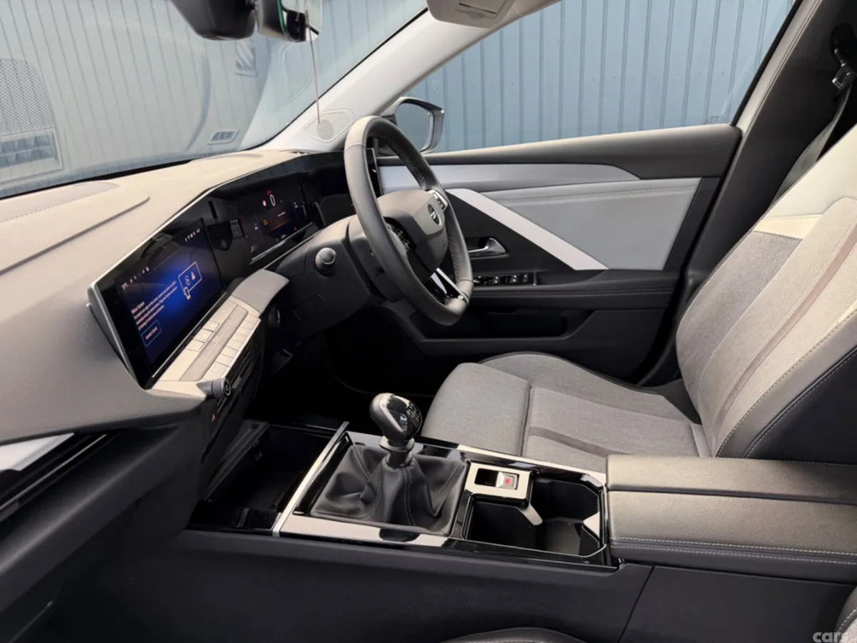 Opel Astra Hatchback, Diesel, 2022, White