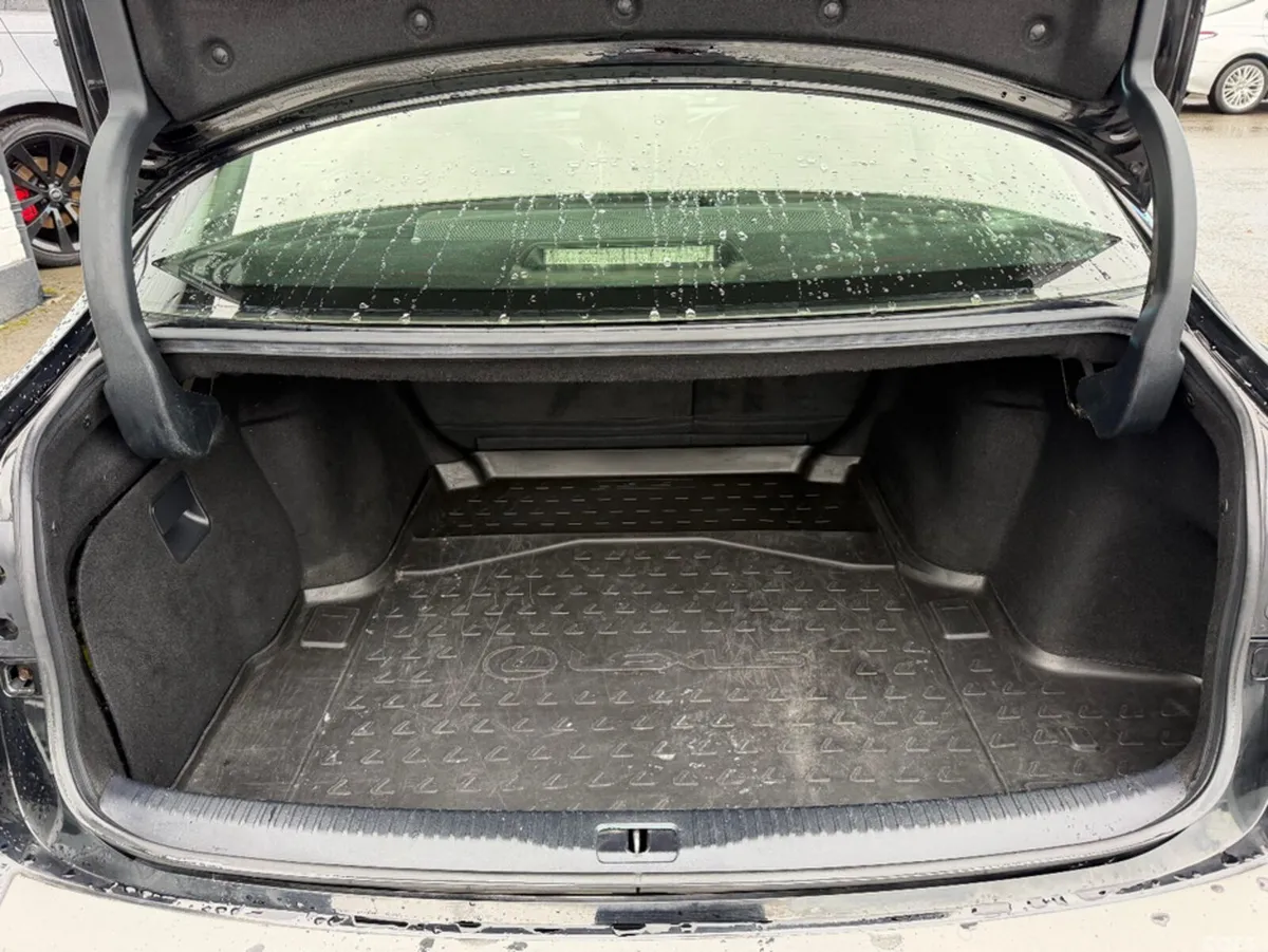 Lexus IS Saloon, Petrol Hybrid, 2015, Black