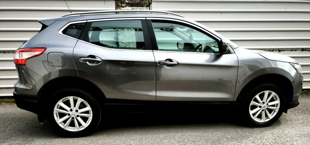 Nissan Qashqai SUV, Diesel, 2017, Grey
