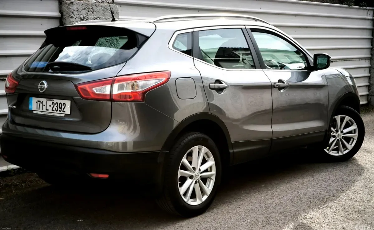Nissan Qashqai SUV, Diesel, 2017, Grey