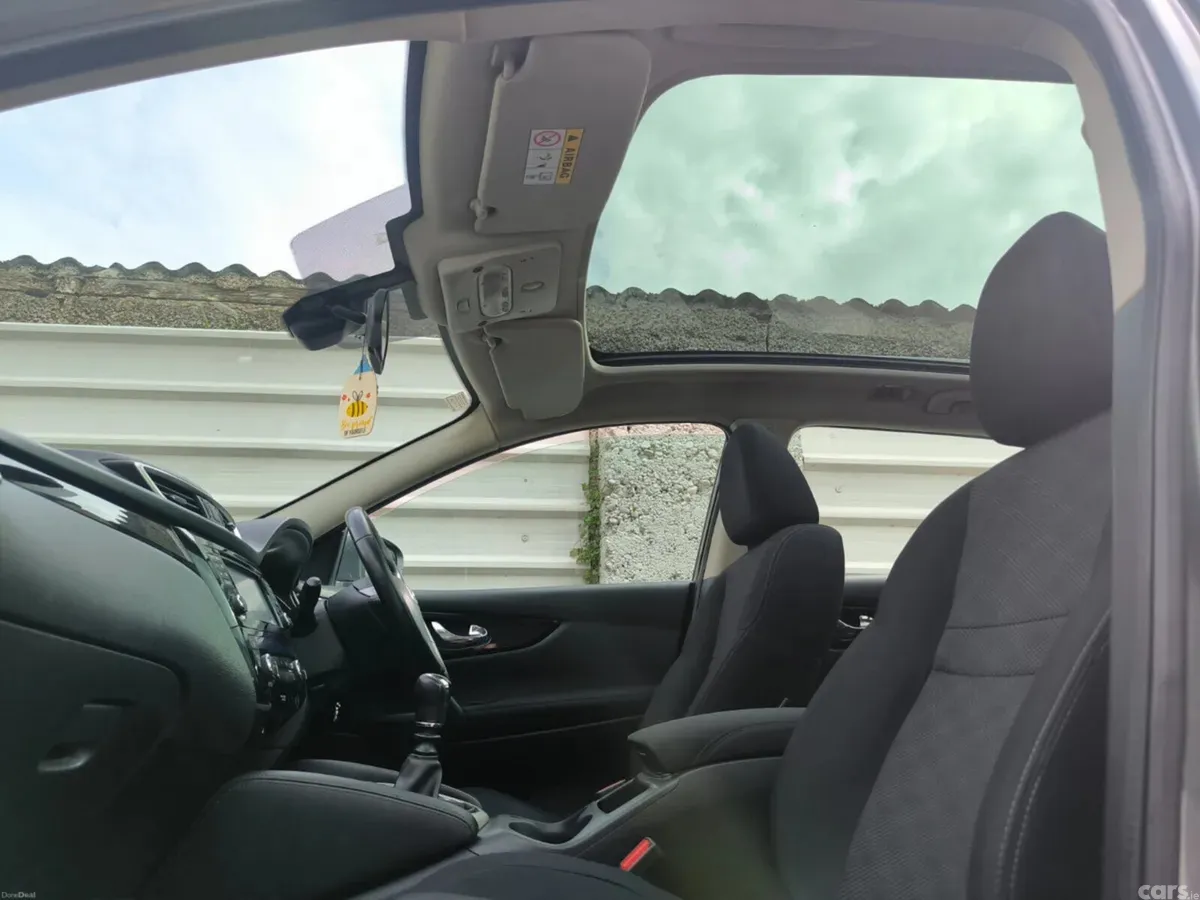 Nissan Qashqai SUV, Diesel, 2017, Grey