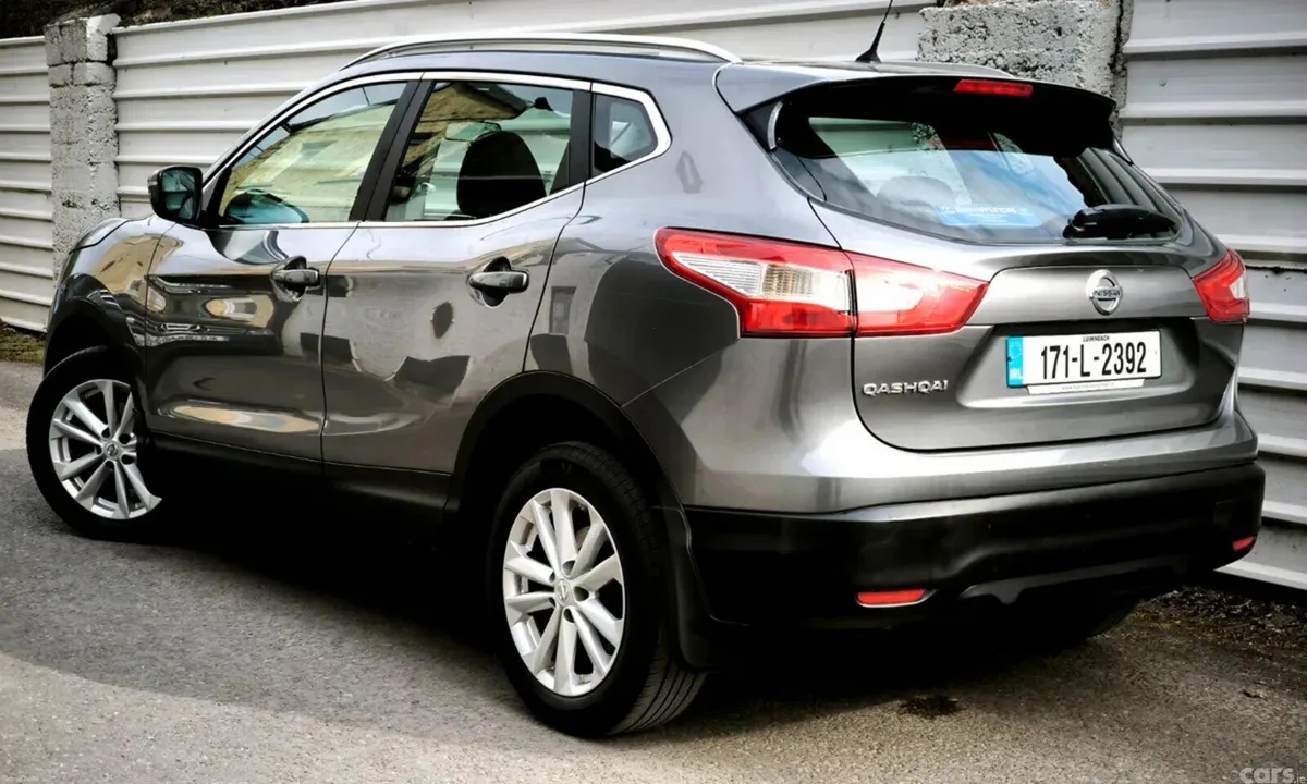 Nissan Qashqai SUV, Diesel, 2017, Grey