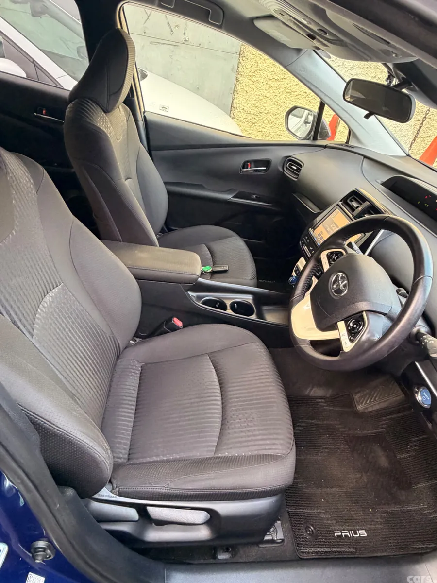 Toyota Prius Hatchback, Petrol Hybrid, 2016, Blue