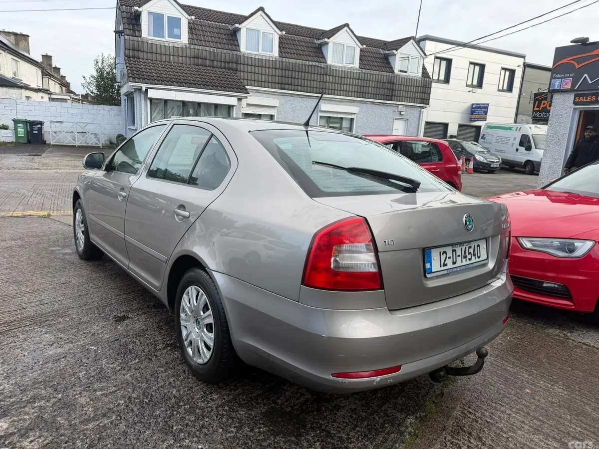 Skoda Octavia Saloon, Diesel, 2012, Beige