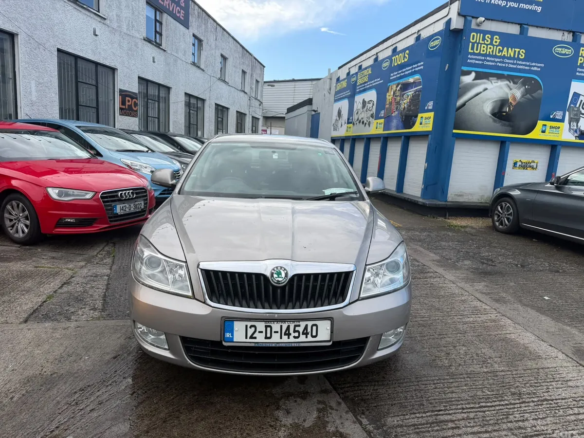 Skoda Octavia Saloon, Diesel, 2012, Beige