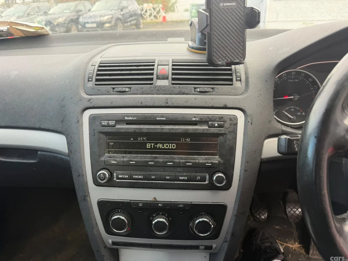 Skoda Octavia Saloon, Diesel, 2012, Beige