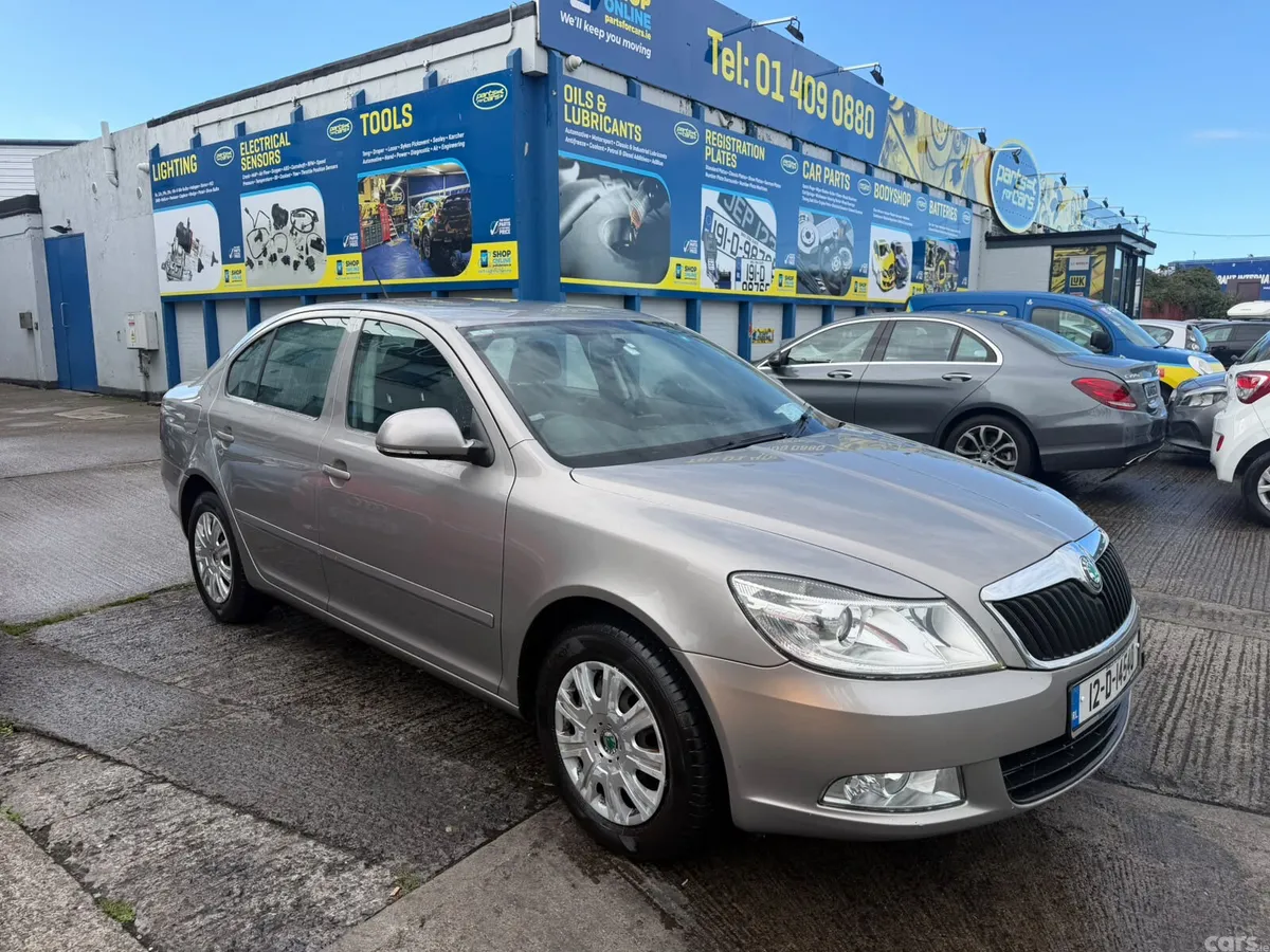 Skoda Octavia Saloon, Diesel, 2012, Beige