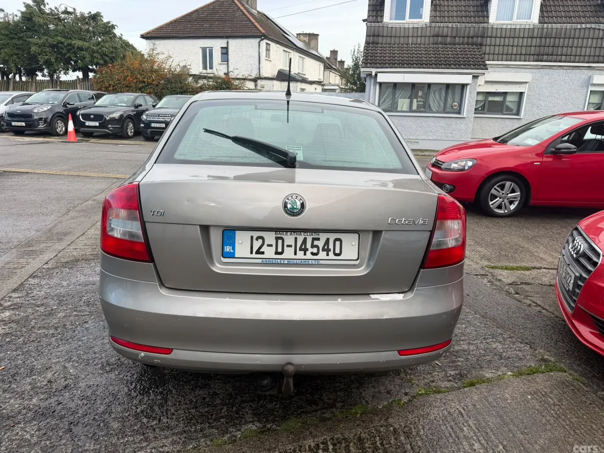 Skoda Octavia Saloon, Diesel, 2012, Beige